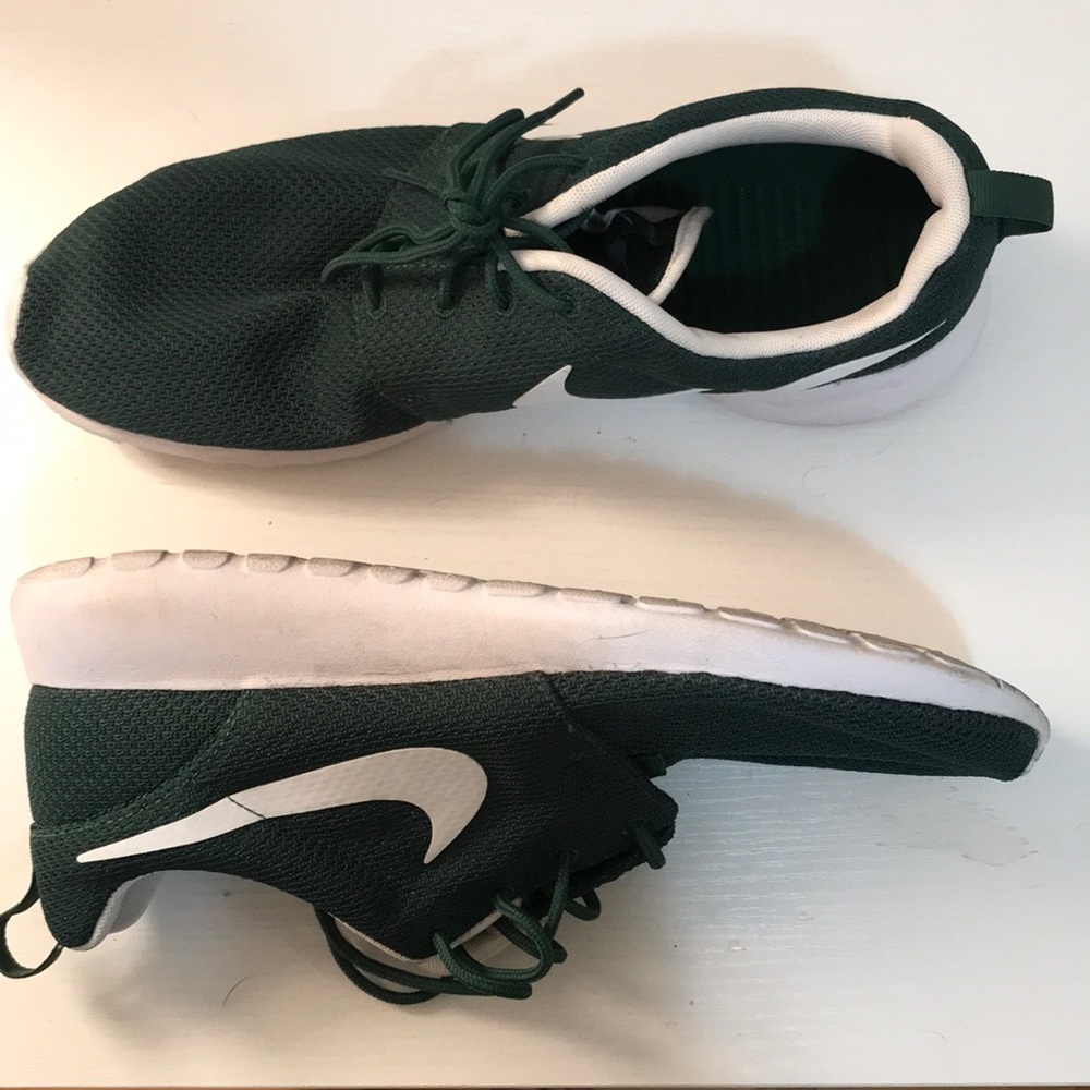 Forest Green Nike Roshe